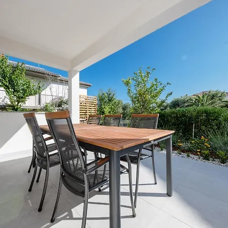 Peaceful Haven Near The Sea-apartments Torlak Rab Apartman Banjol