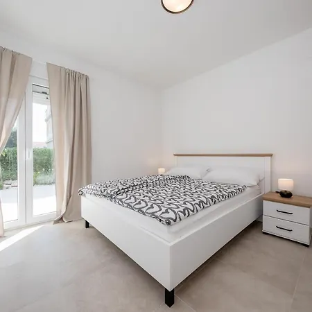 Peaceful Haven Near The Sea-apartments Torlak Rab Apartment Banjol