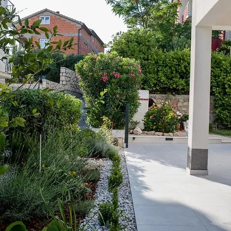 Peaceful Haven Near The Sea-apartments Torlak Rab